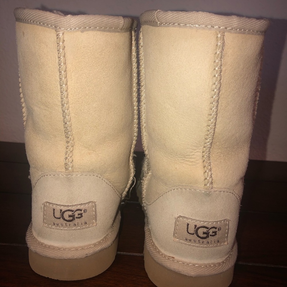 UGG Classic II Short Boot Sand Color Kid Size 3